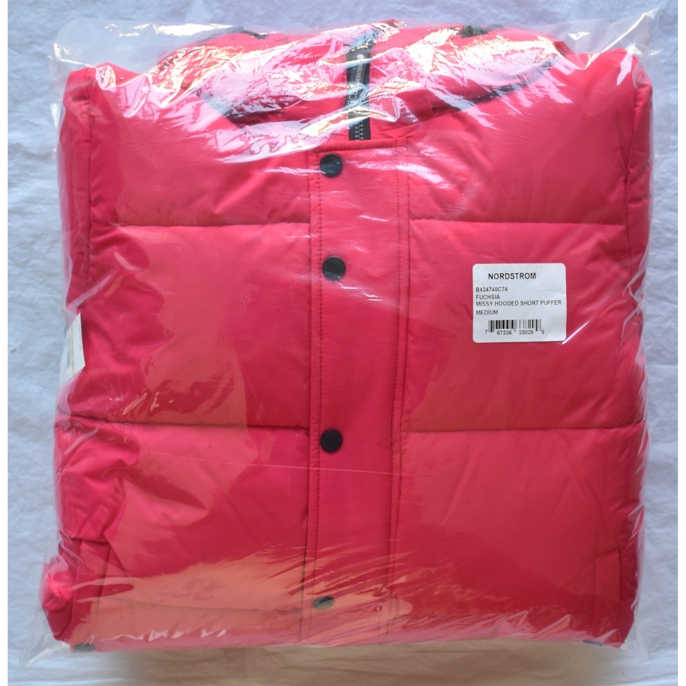 BCBGENERATION NWT MISSY HOODED THUMBHOLE SHORT FUCHSIA PUFFER JACKET. SIZE M - Picture 16 of 16